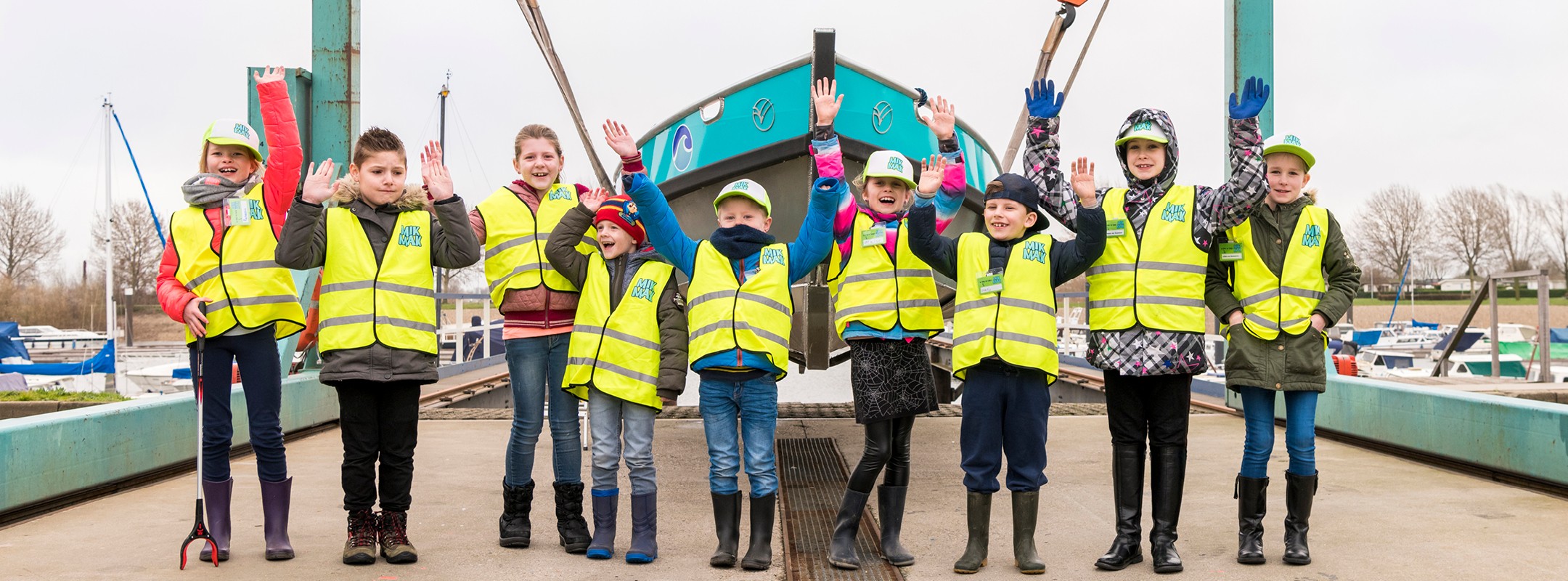 Groep mikmakkers voor skón schip 