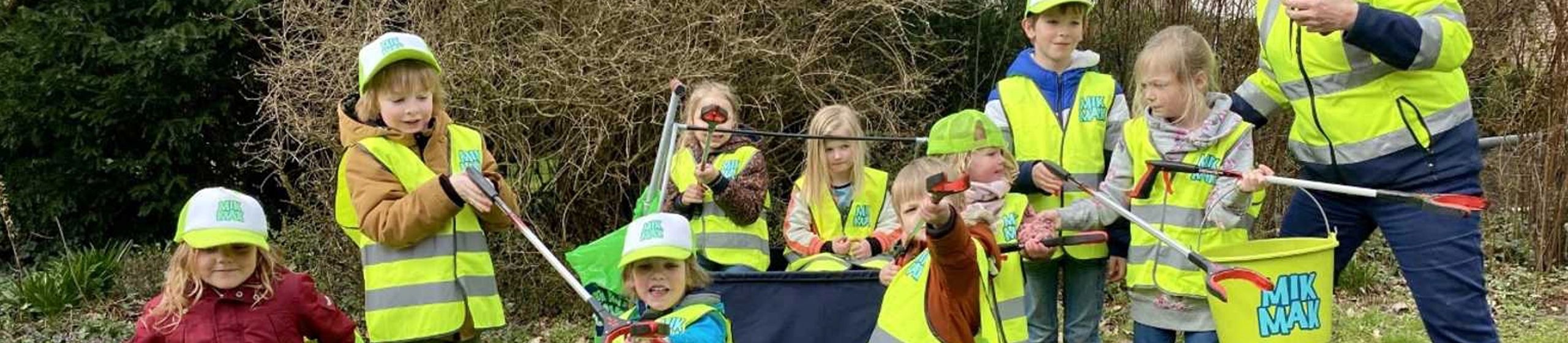 groep mikmakkers in het bos 