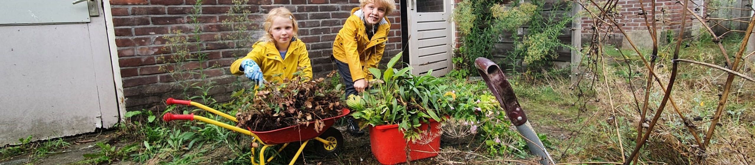 Afbeelding van twee kinderen die meedoen met Struikrovers