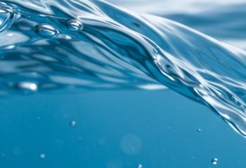 golvend helder water